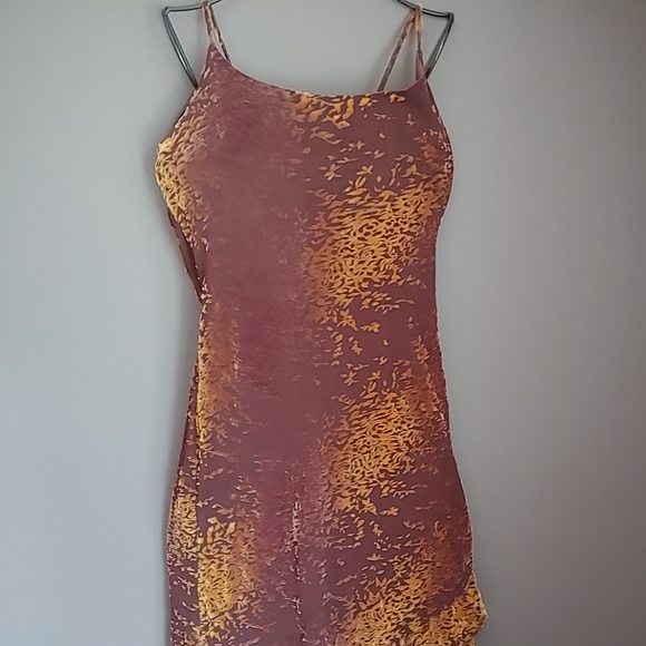 Woman's dress - Picture 3 of 5